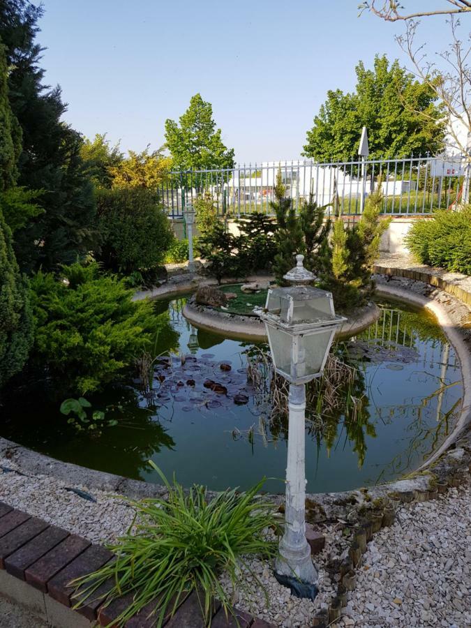Villa pepiniere Nogent-sur-Seine Exterior foto